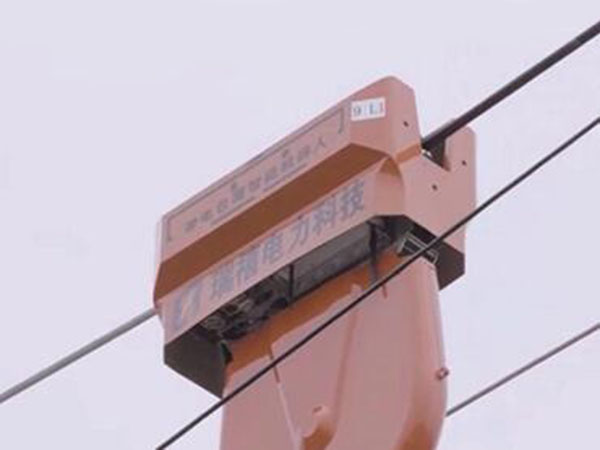 線(xiàn)路絕緣包覆帶電作業(yè)機(jī)器人